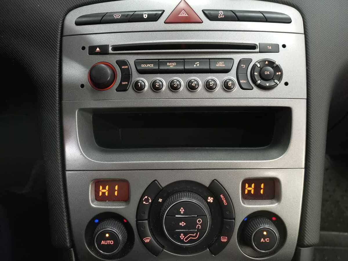 Купить Peugeot 408 с пробегом. Фото: #13