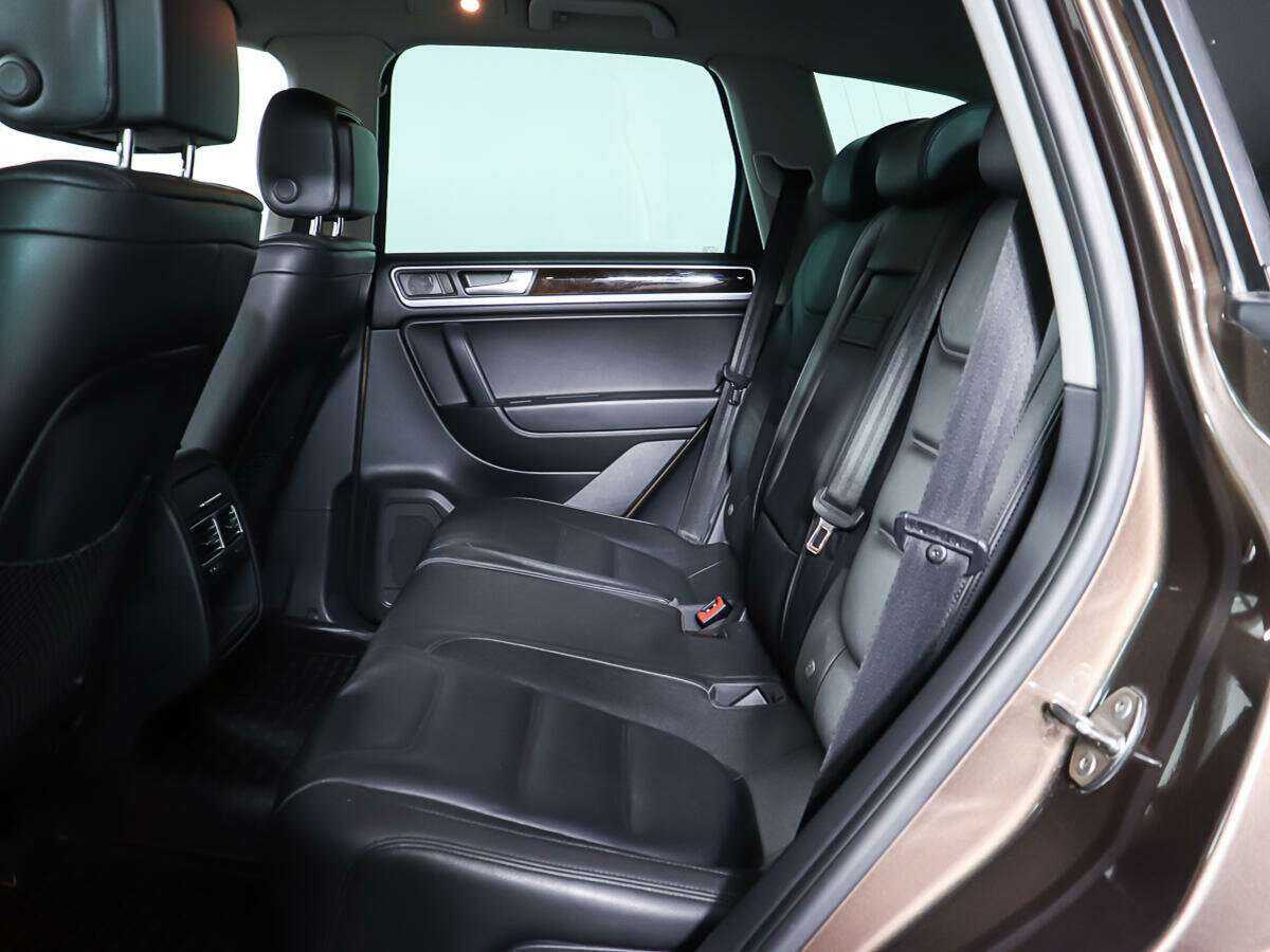 Купить Volkswagen Touareg с пробегом. Фото: #9