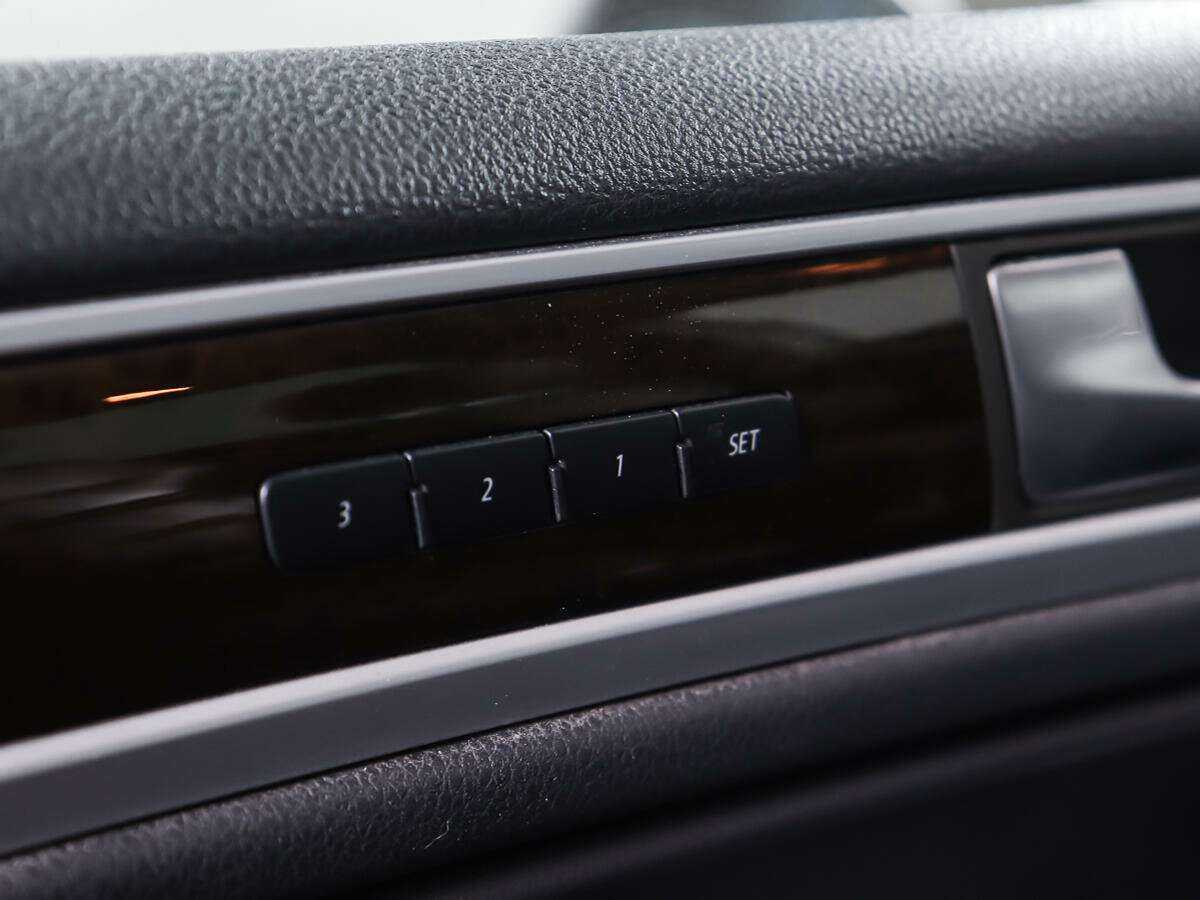 Купить Volkswagen Touareg с пробегом. Фото: #19