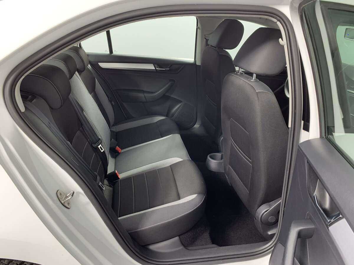 Купить Skoda Rapid с пробегом. Фото: #15