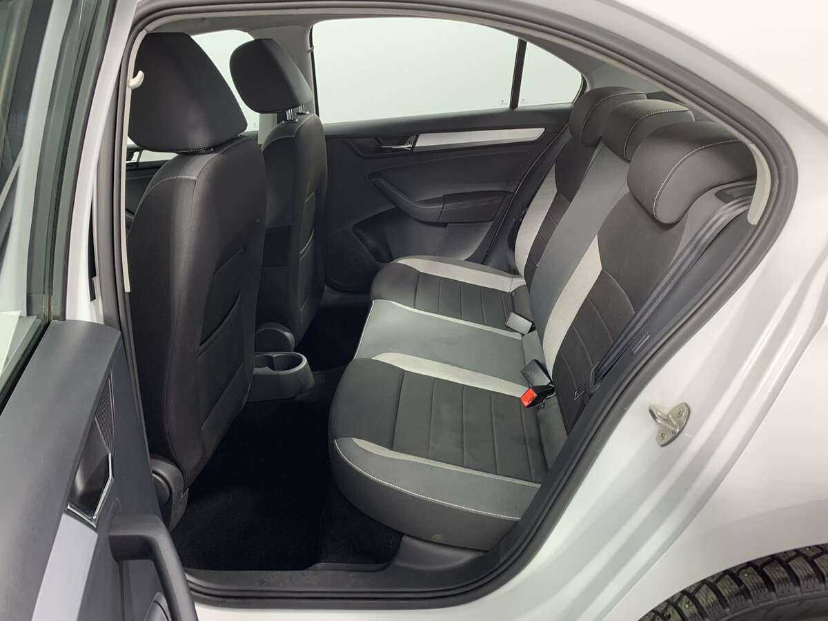 Купить Skoda Rapid с пробегом. Фото: #8