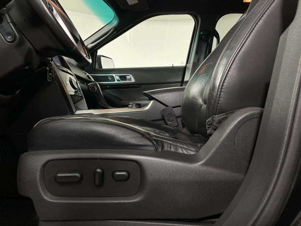 Купить Ford Explorer с пробегом. Фото: #9