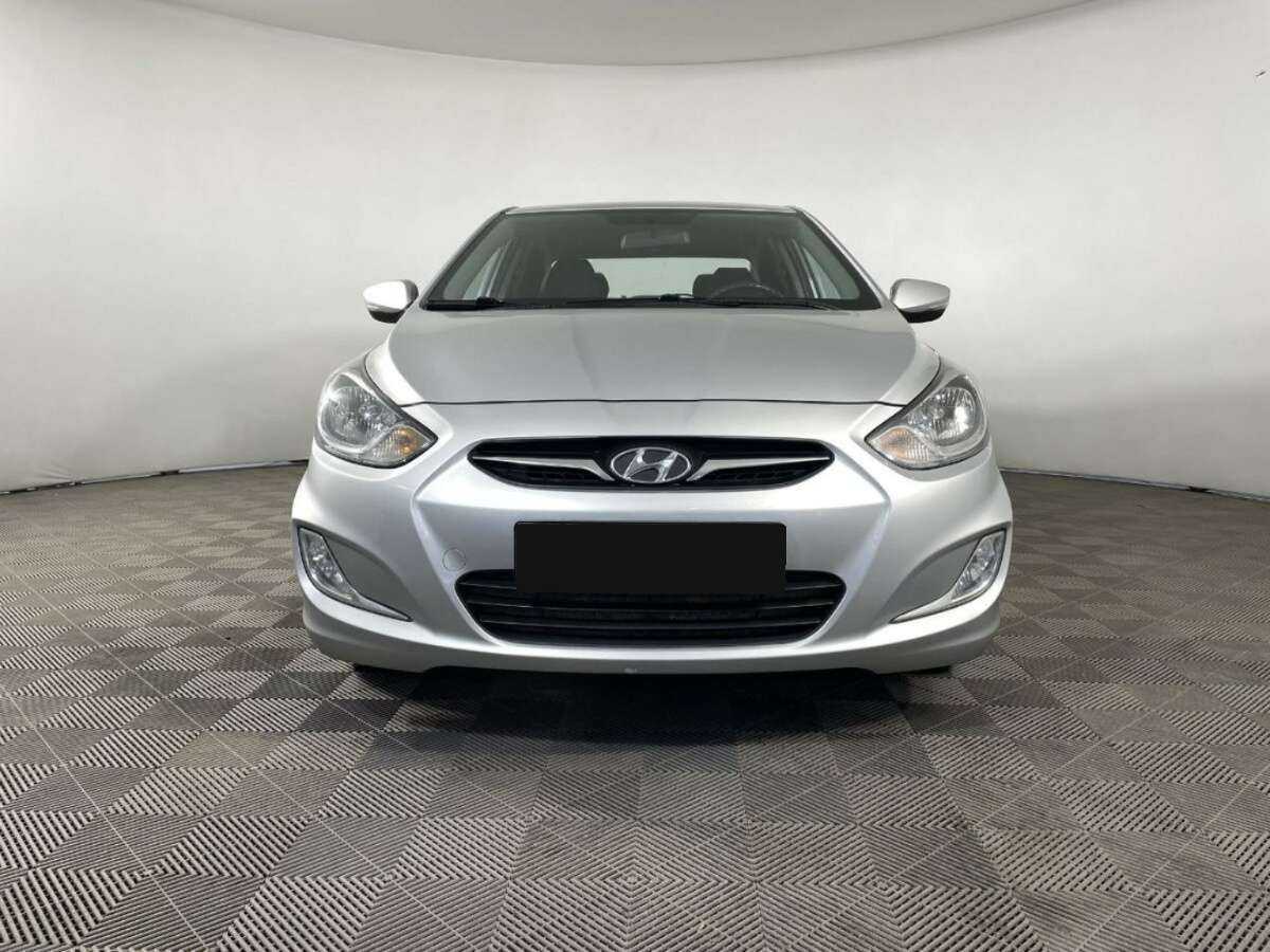 Купить Hyundai Solaris с пробегом. Фото: #1