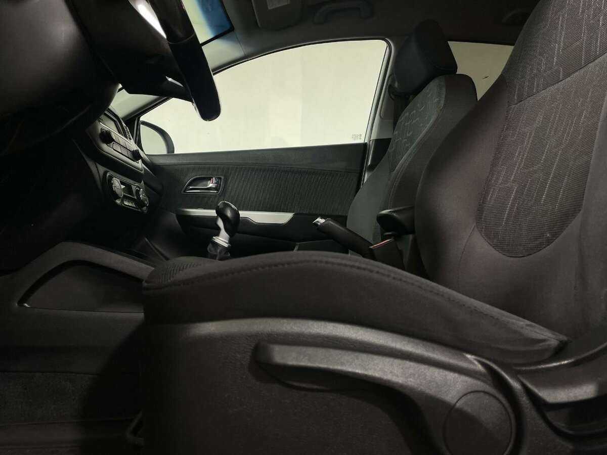 Купить Kia Rio с пробегом. Фото: #9