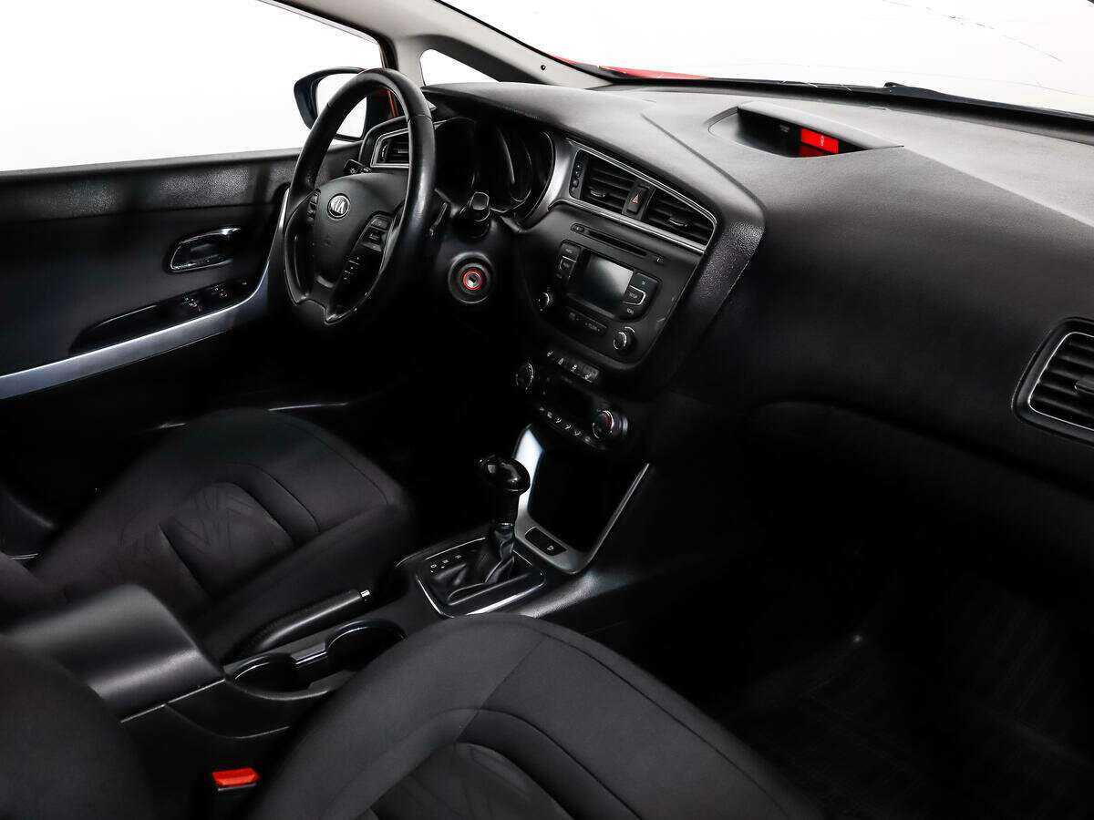 Купить Kia Ceed с пробегом. Фото: #10