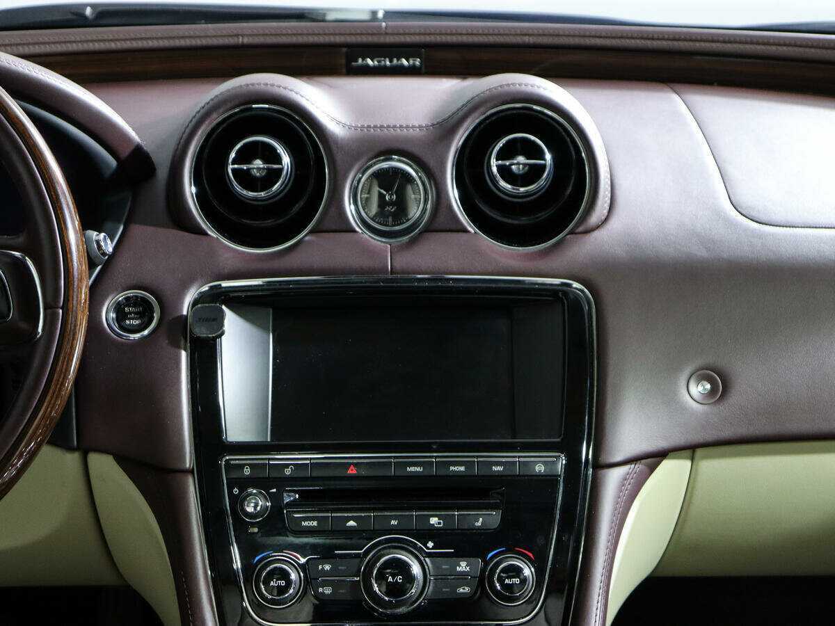 Купить Jaguar XJ с пробегом. Фото: #10