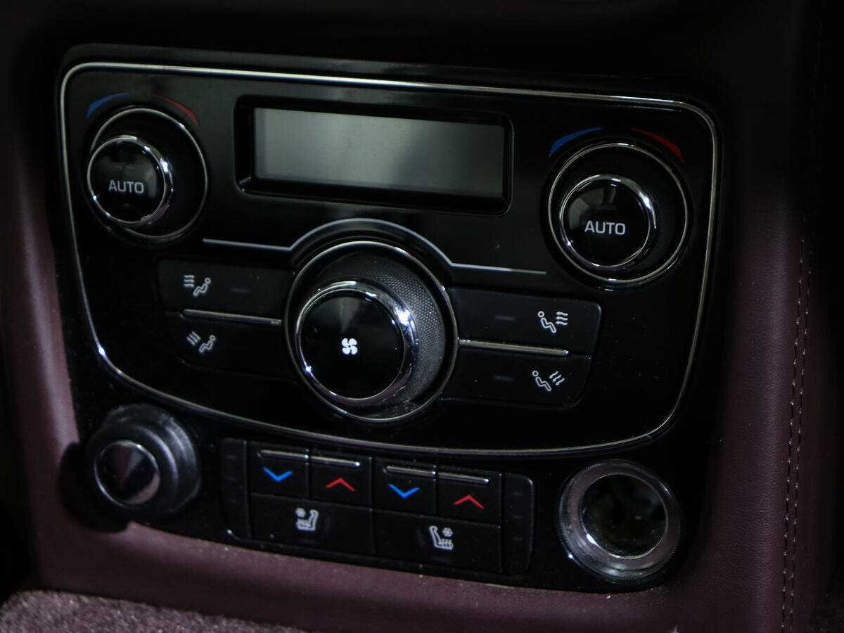 Купить Jaguar XJ с пробегом. Фото: #16