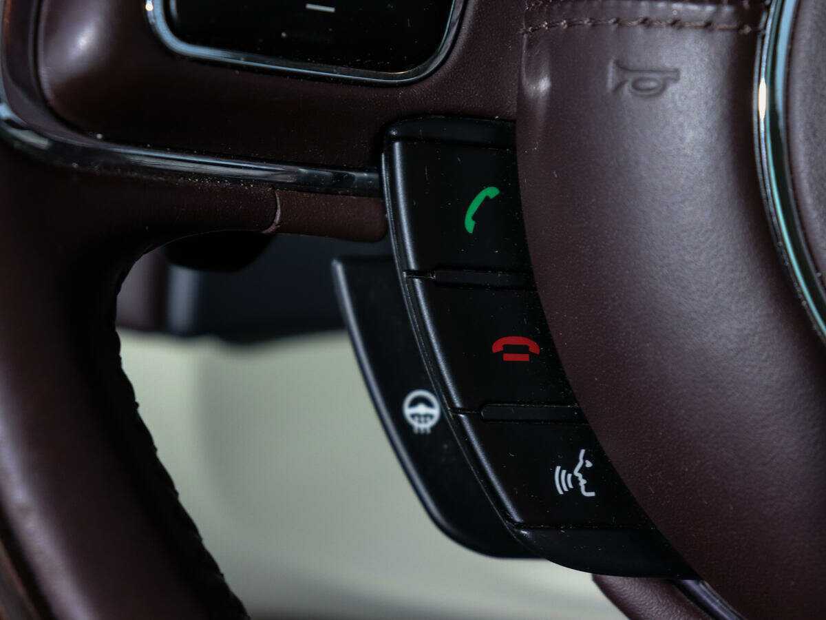 Купить Jaguar XJ с пробегом. Фото: #31