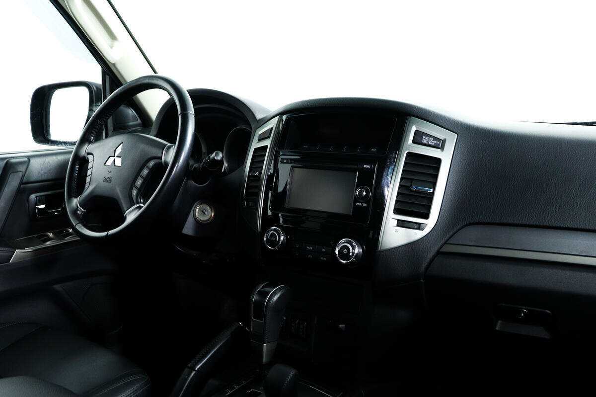 Купить Mitsubishi Pajero с пробегом. Фото: #8