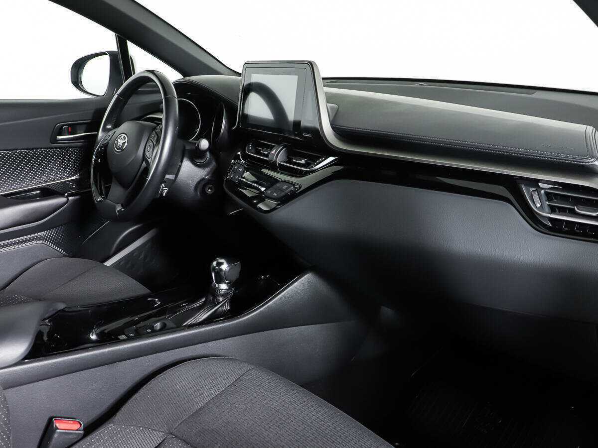 Купить Toyota C-HR с пробегом. Фото: #8