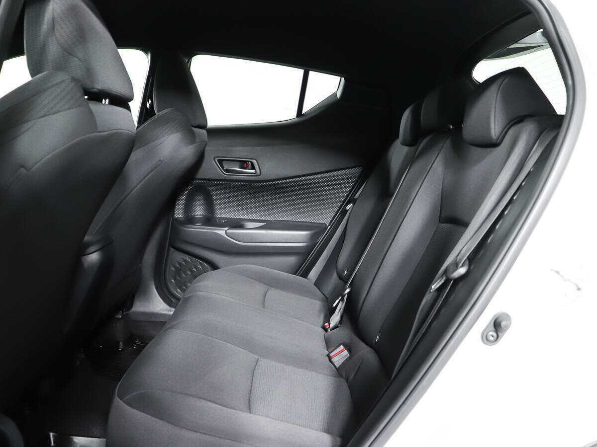 Купить Toyota C-HR с пробегом. Фото: #9