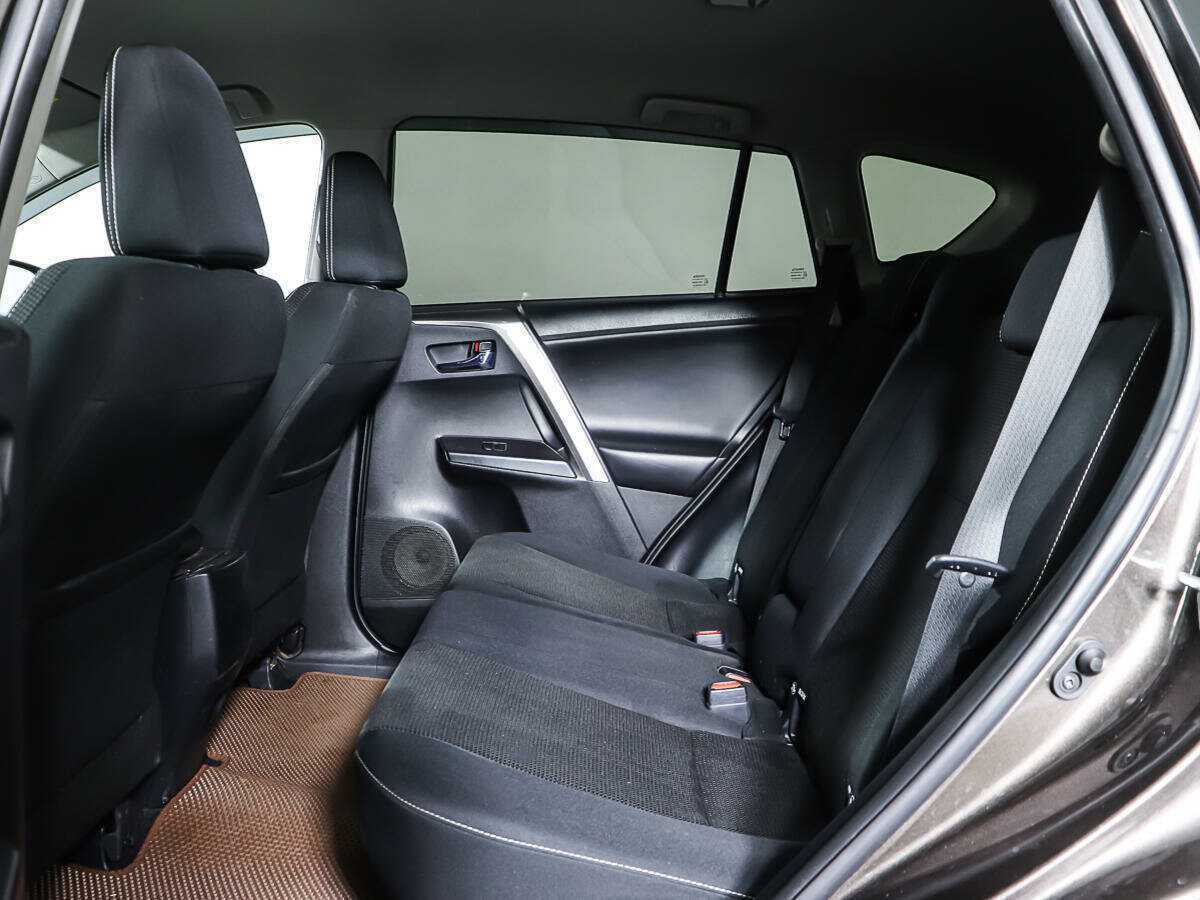 Купить Toyota RAV4 с пробегом. Фото: #11