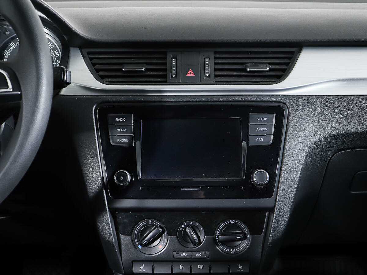 Купить Skoda Rapid с пробегом. Фото: #10