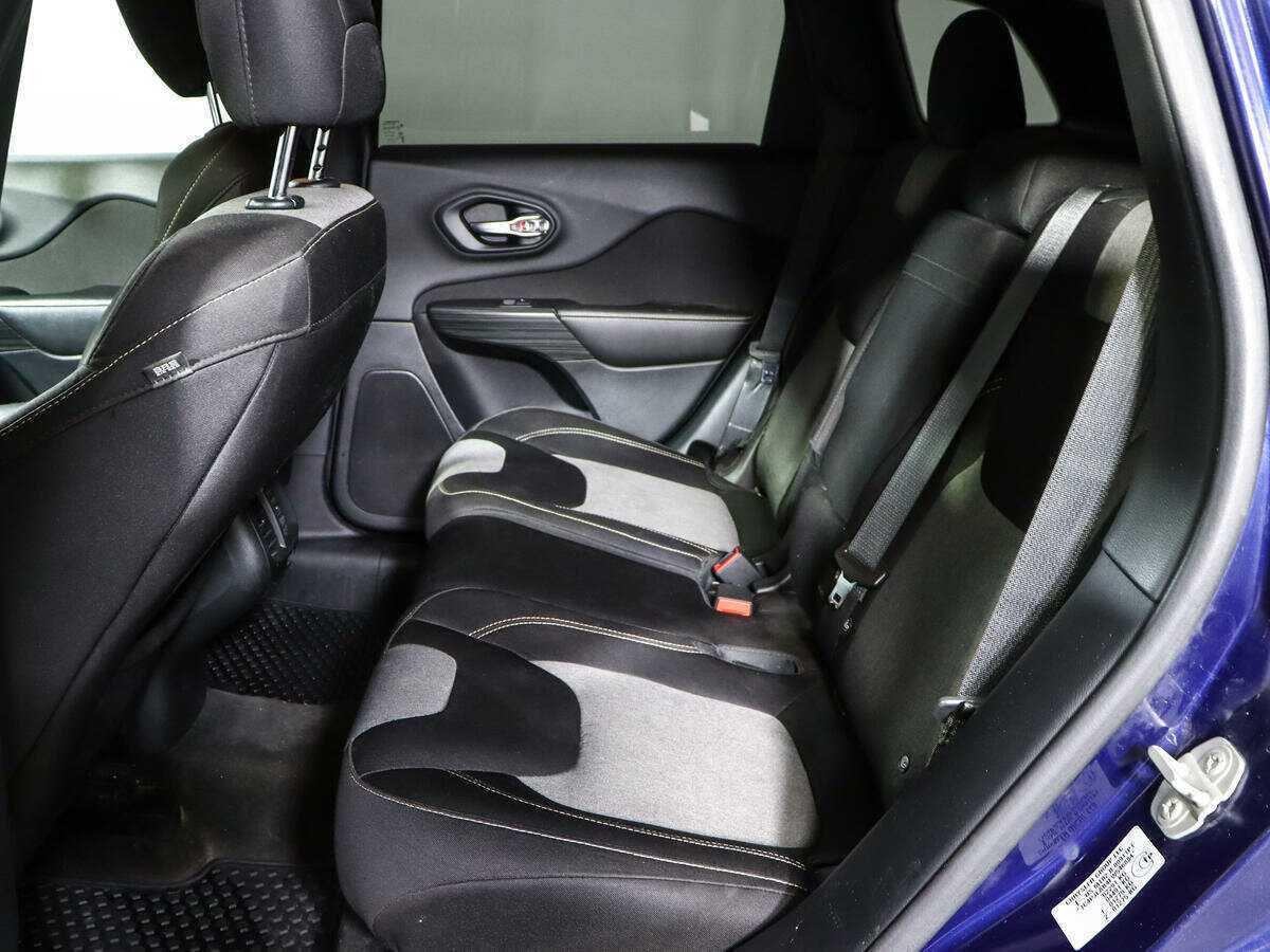 Купить Jeep Cherokee с пробегом. Фото: #7