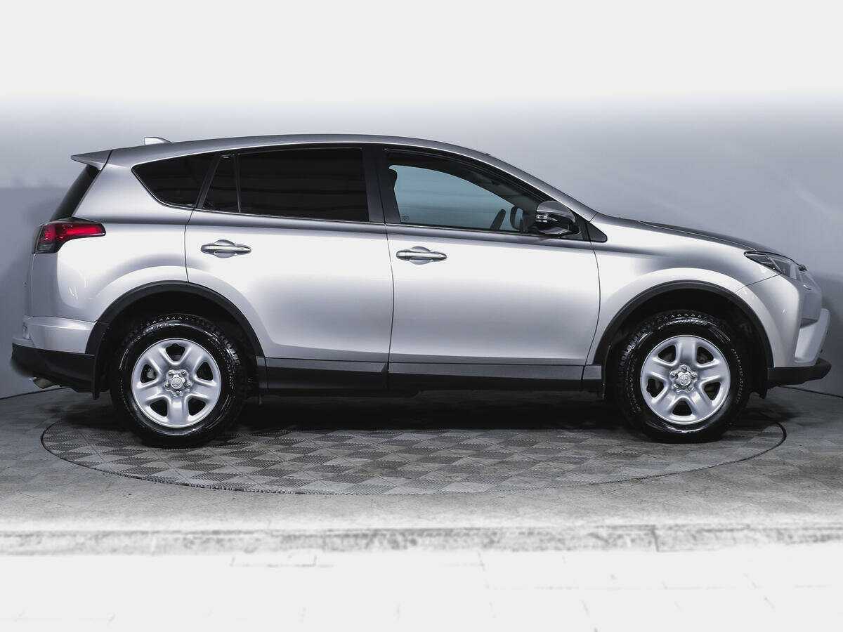 Купить Toyota RAV4 с пробегом. Фото: #3