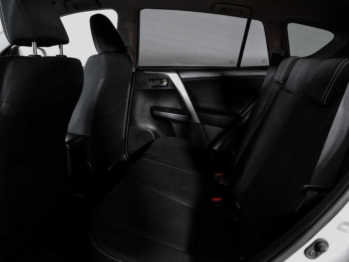 Купить Toyota RAV4 с пробегом. Фото: #9