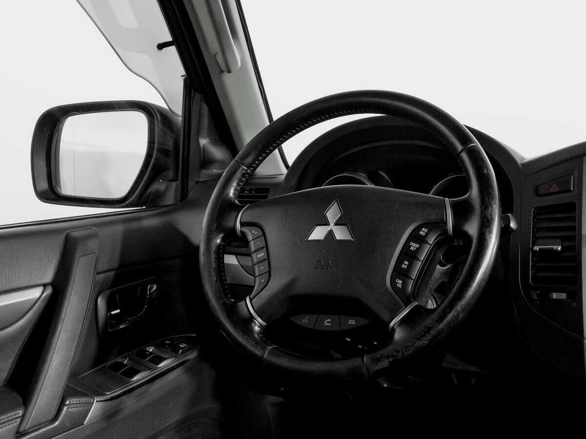 Купить Mitsubishi Pajero с пробегом. Фото: #14