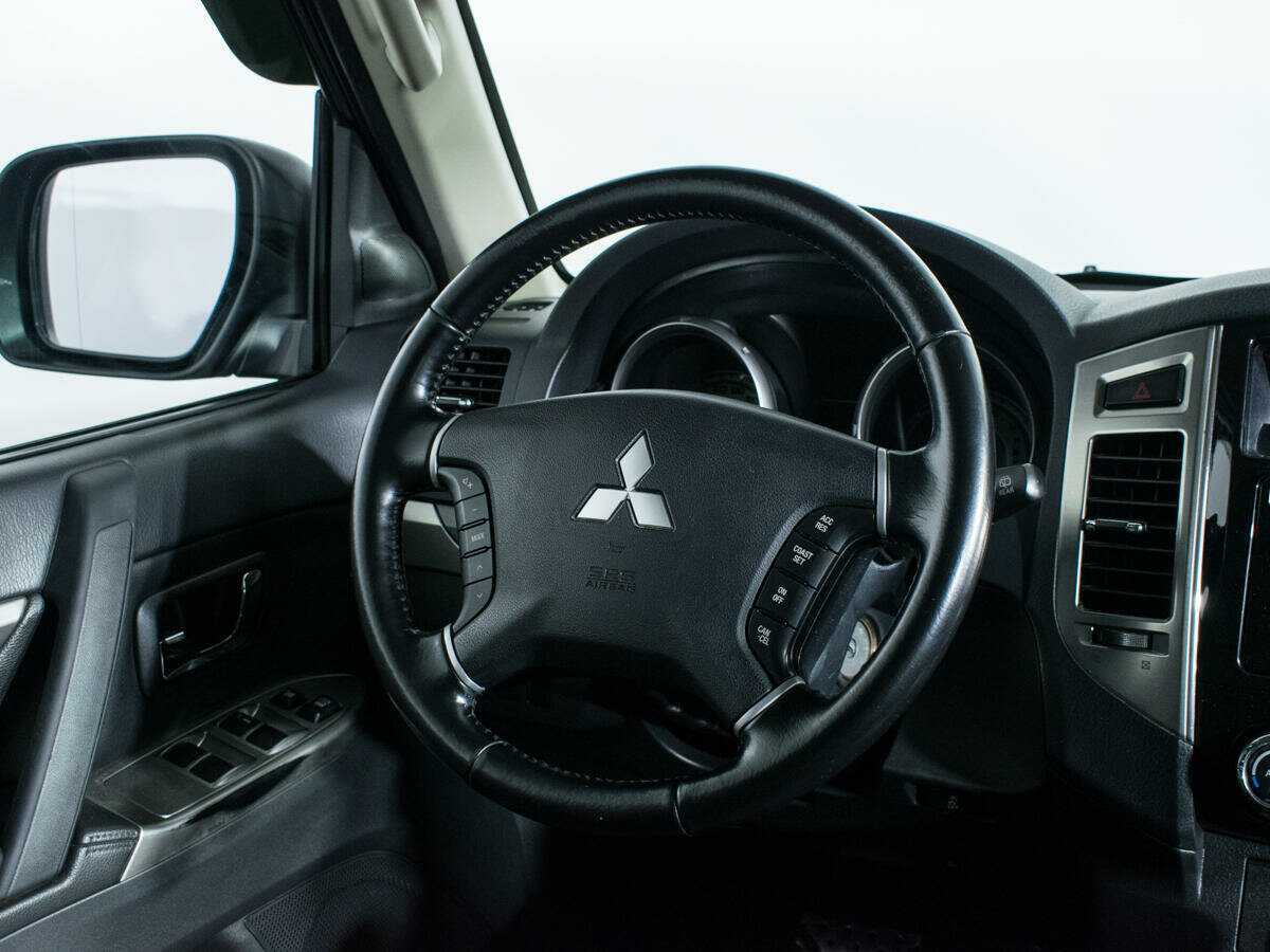 Купить Mitsubishi Pajero с пробегом. Фото: #10