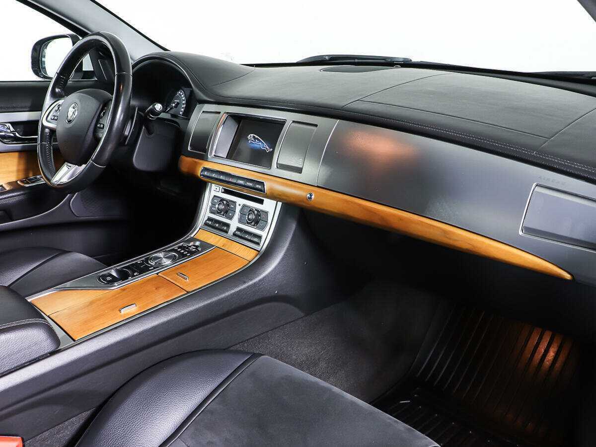 Купить Jaguar XF с пробегом. Фото: #8