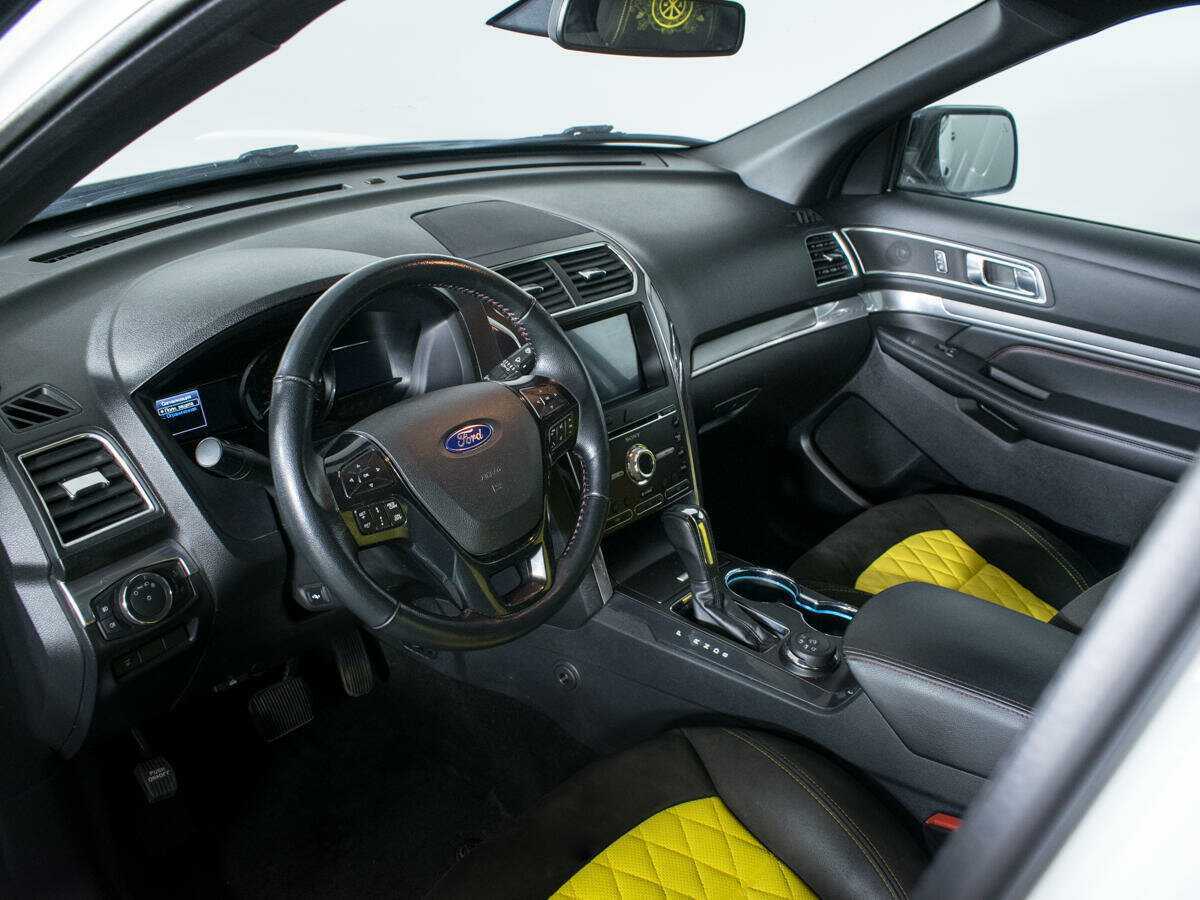 Купить Ford Explorer с пробегом. Фото: #9