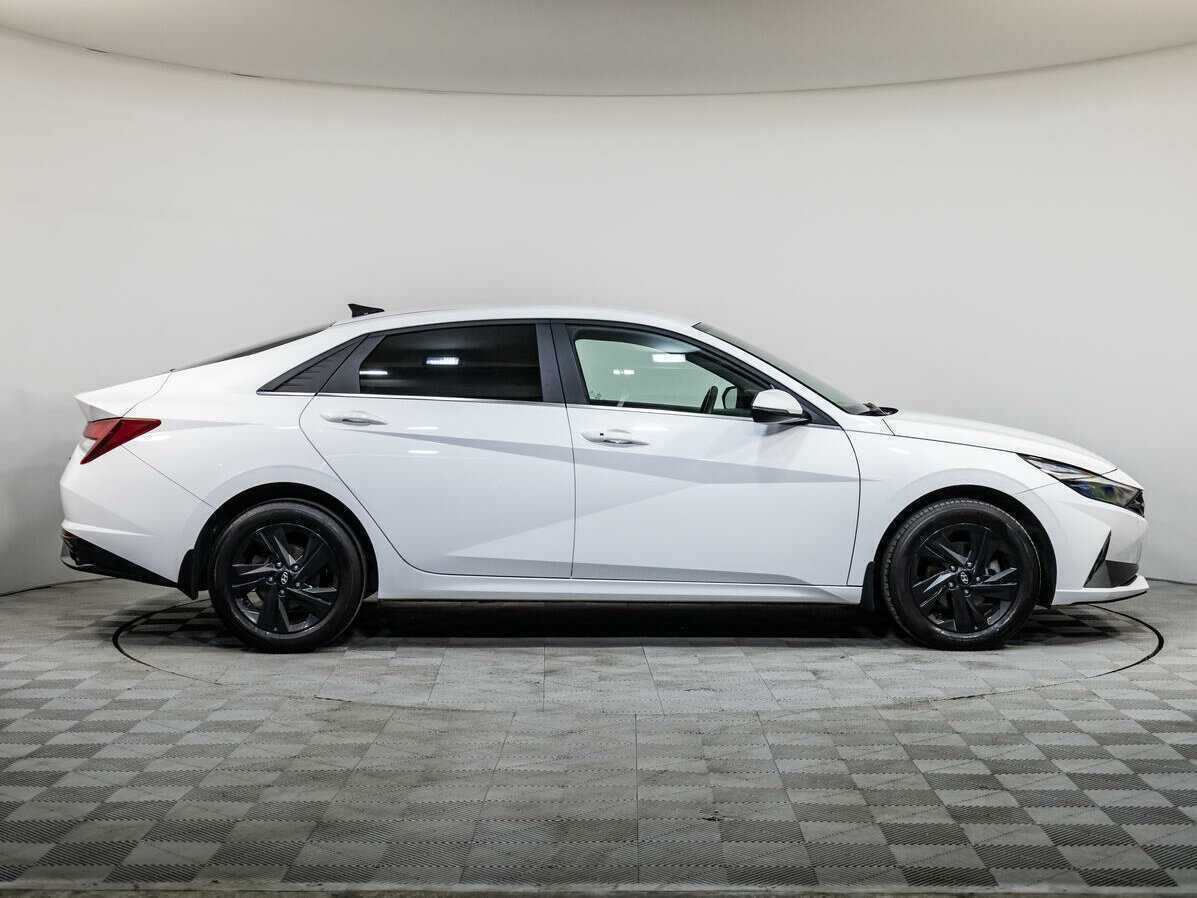Купить Hyundai Elantra с пробегом. Фото: #2