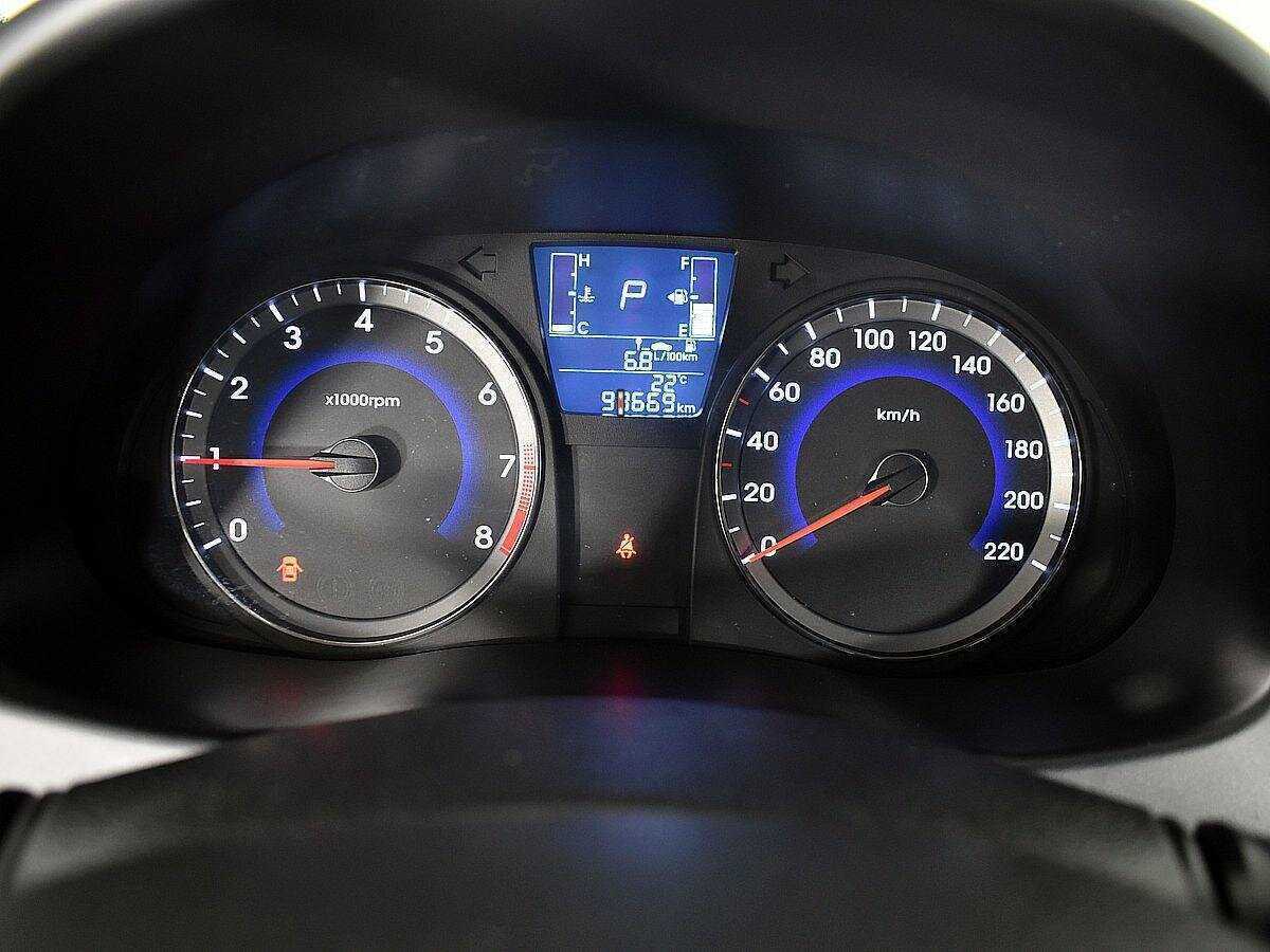 Купить Hyundai Solaris с пробегом. Фото: #11