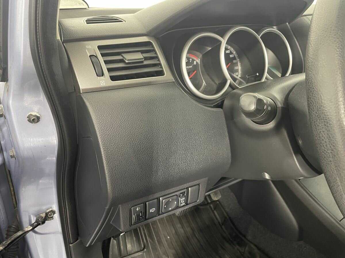 Купить Nissan Tiida с пробегом. Фото: #8