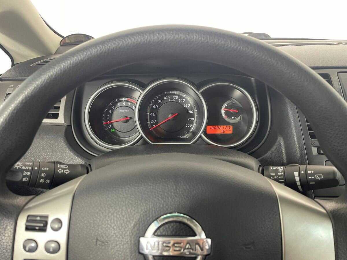 Купить Nissan Tiida с пробегом. Фото: #10