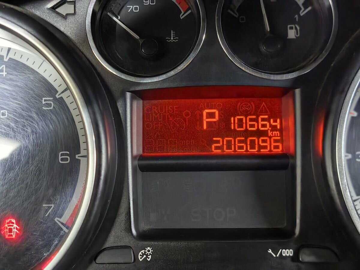 Купить Peugeot 408 с пробегом. Фото: #15