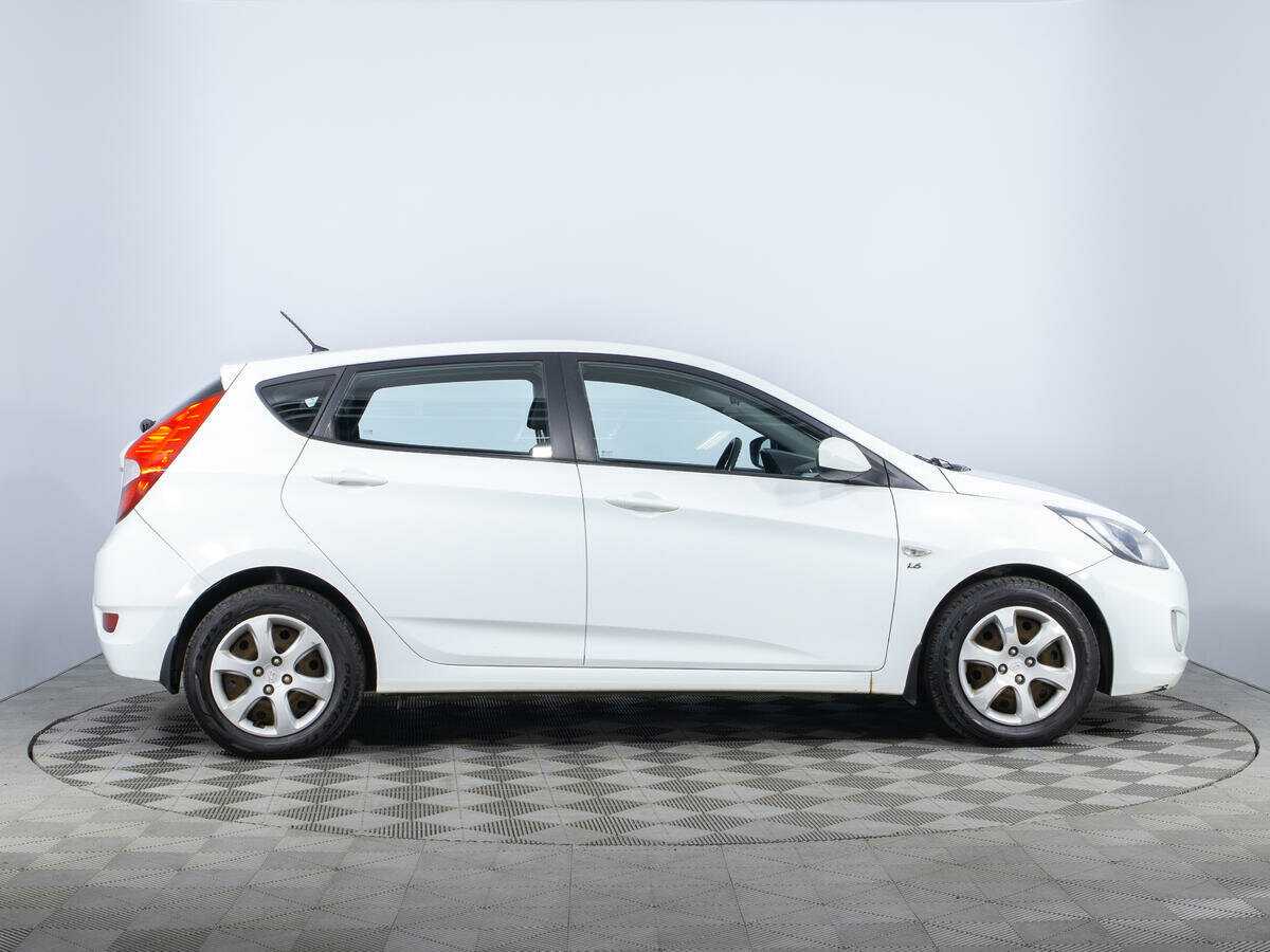 Купить Hyundai Solaris с пробегом. Фото: #3