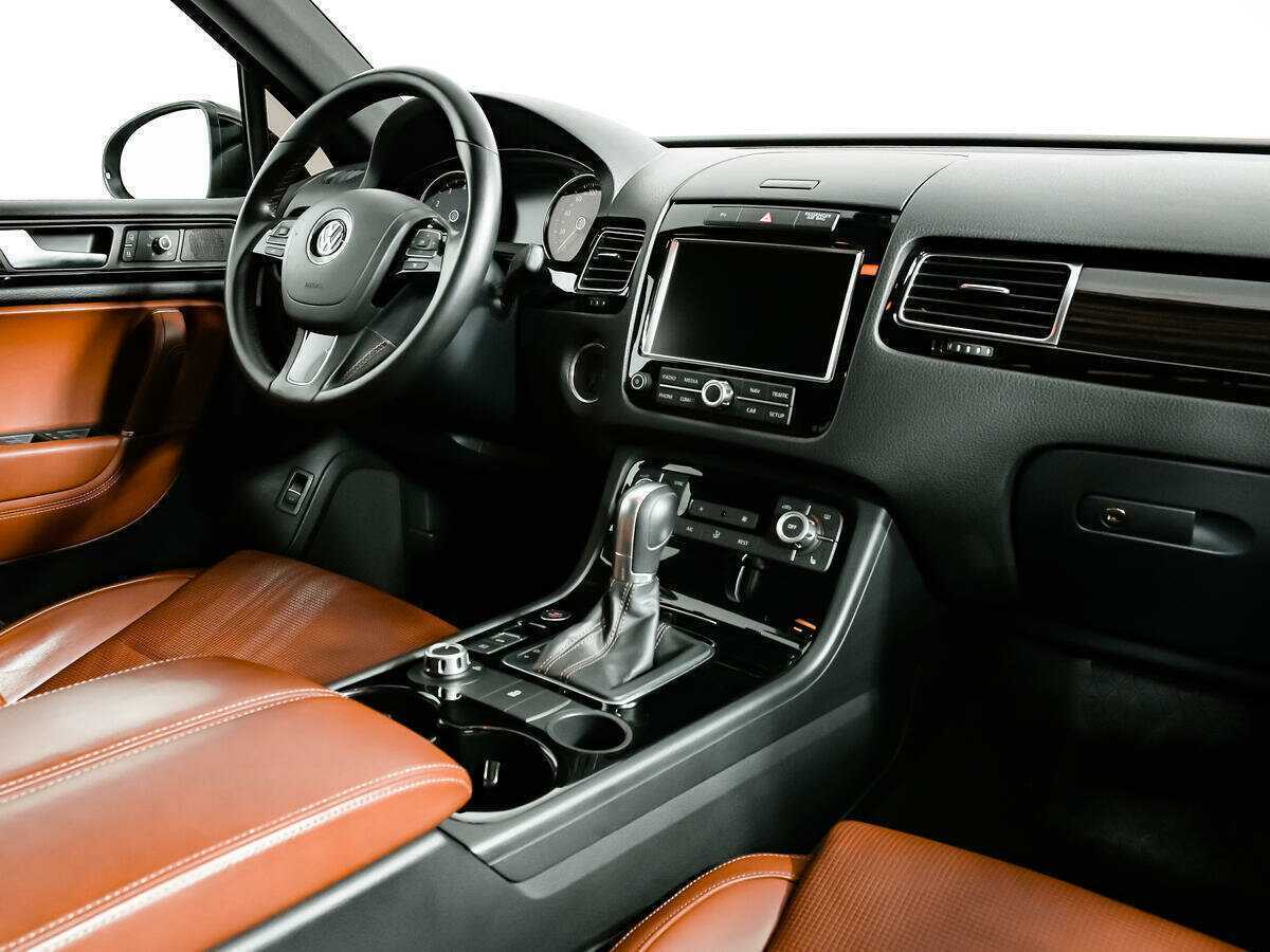 Купить Volkswagen Touareg с пробегом. Фото: #8