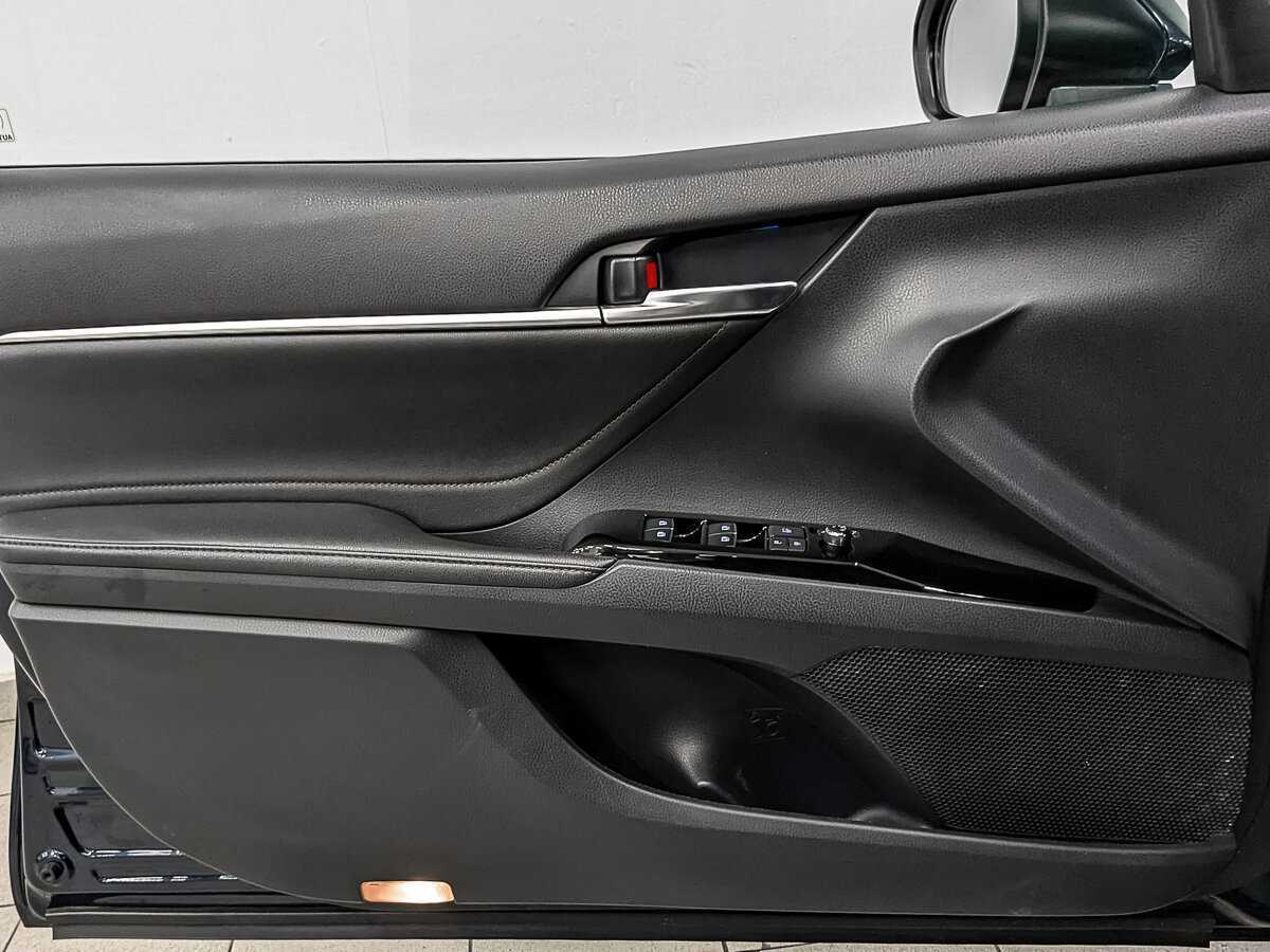 Купить Toyota Camry с пробегом. Фото: #18