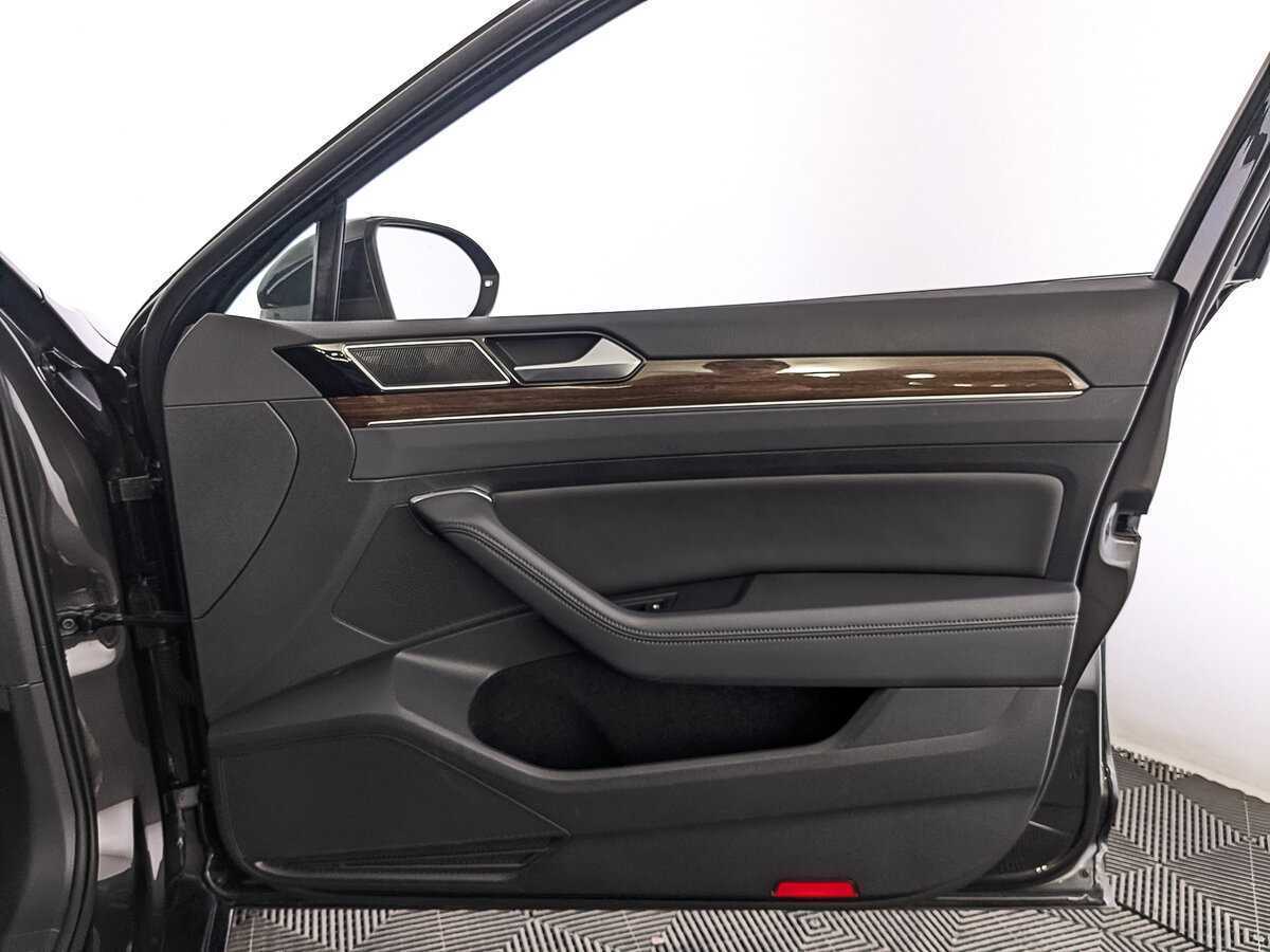Купить Volkswagen Passat с пробегом. Фото: #24