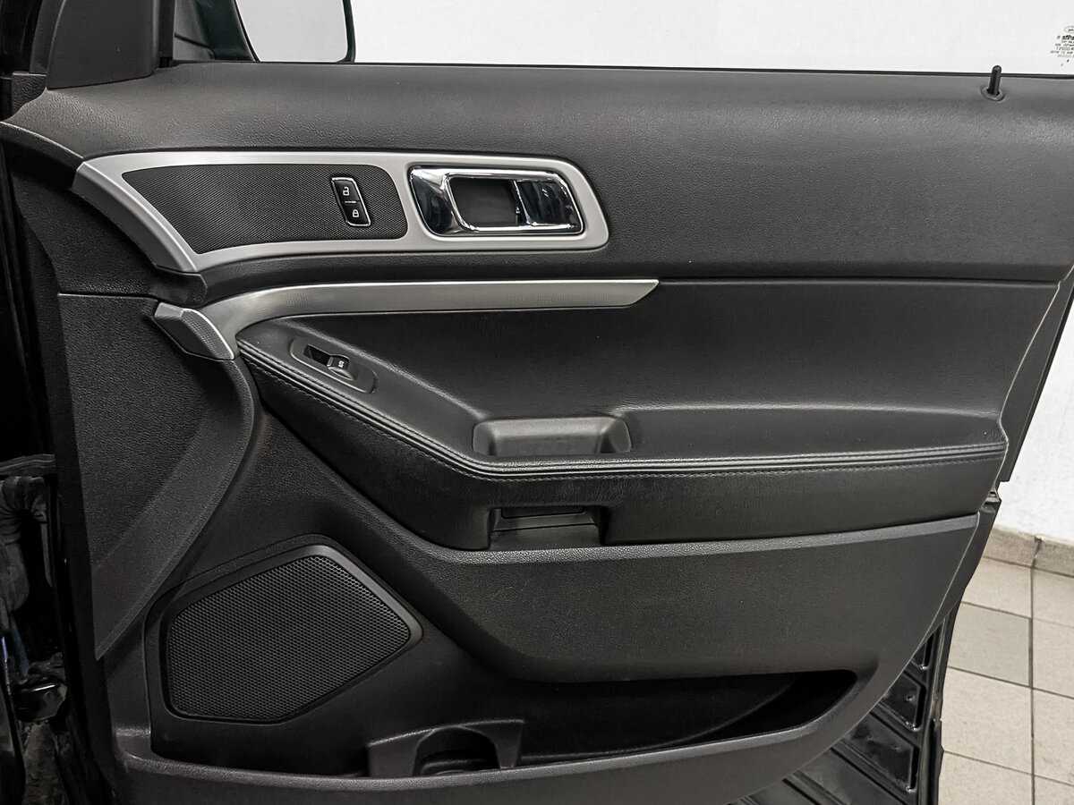 Купить Ford Explorer с пробегом. Фото: #23