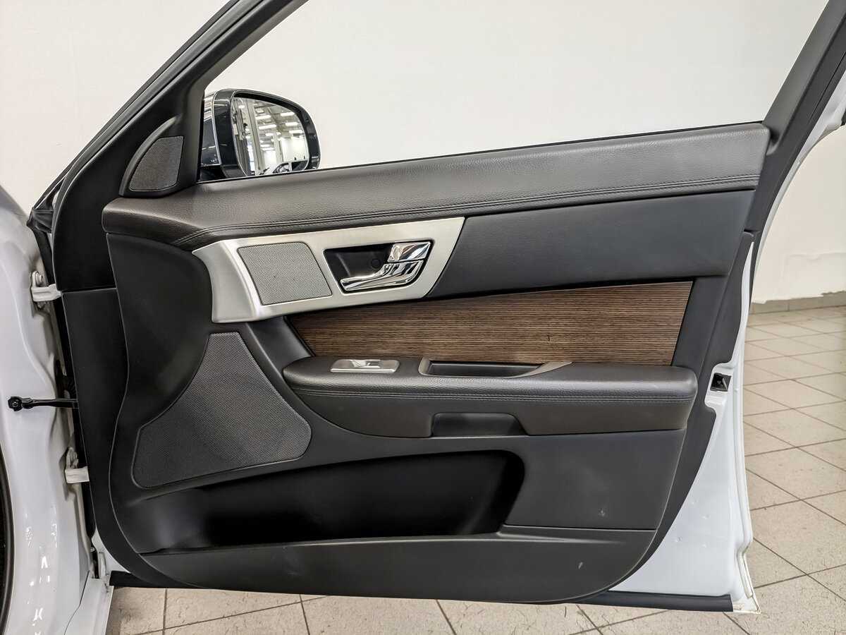 Купить Jaguar XF с пробегом. Фото: #23