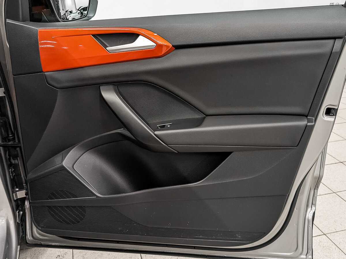 Купить Volkswagen Taos с пробегом. Фото: #24