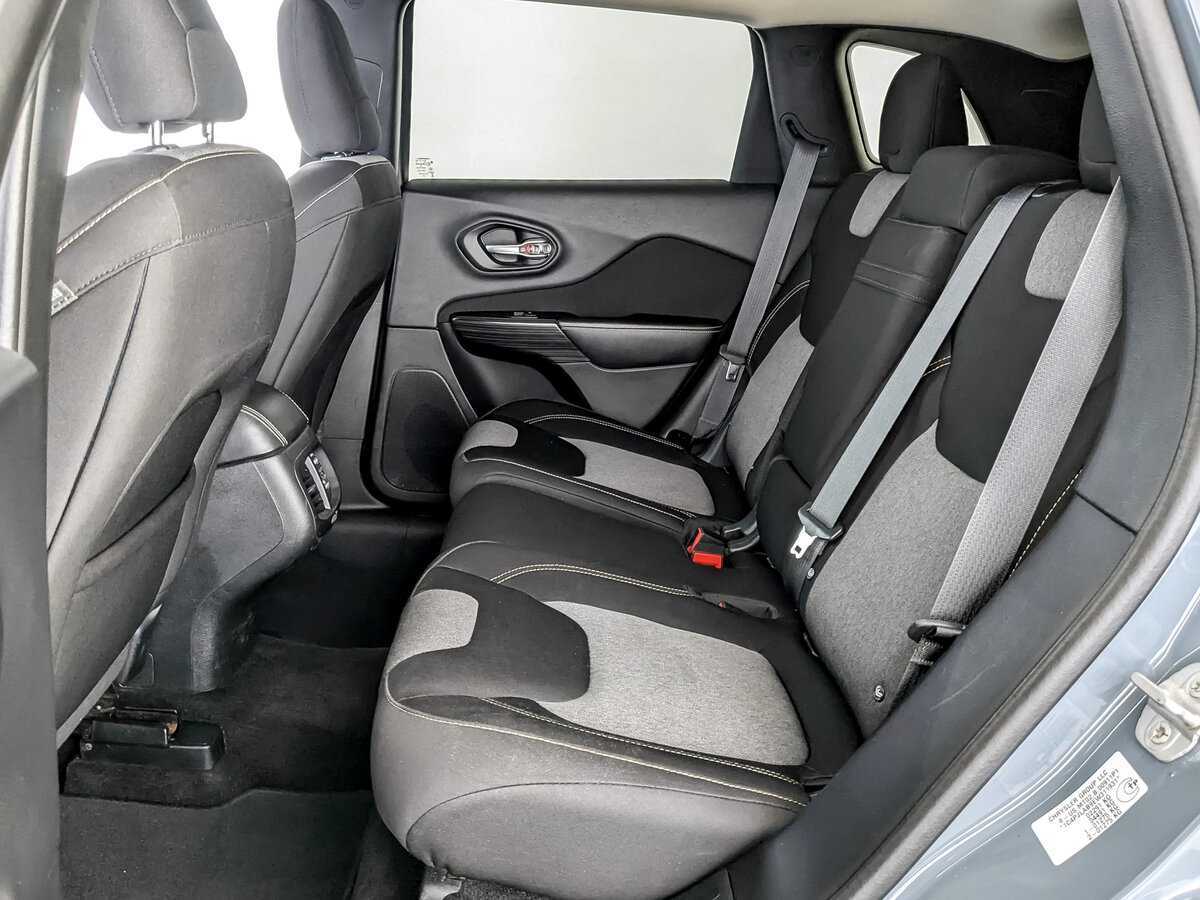 Купить Jeep Cherokee с пробегом. Фото: #11