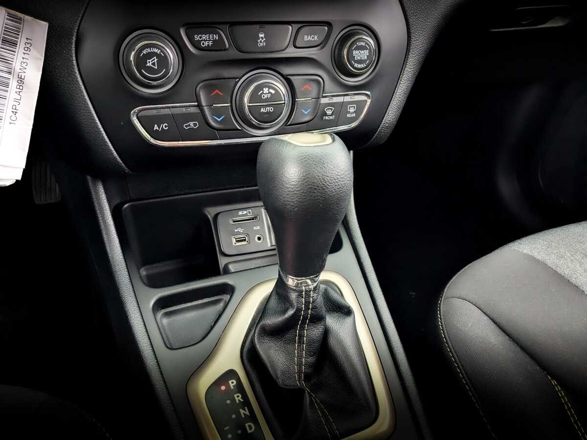 Купить Jeep Cherokee с пробегом. Фото: #22