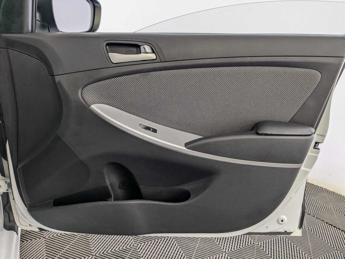 Купить Hyundai Solaris с пробегом. Фото: #18