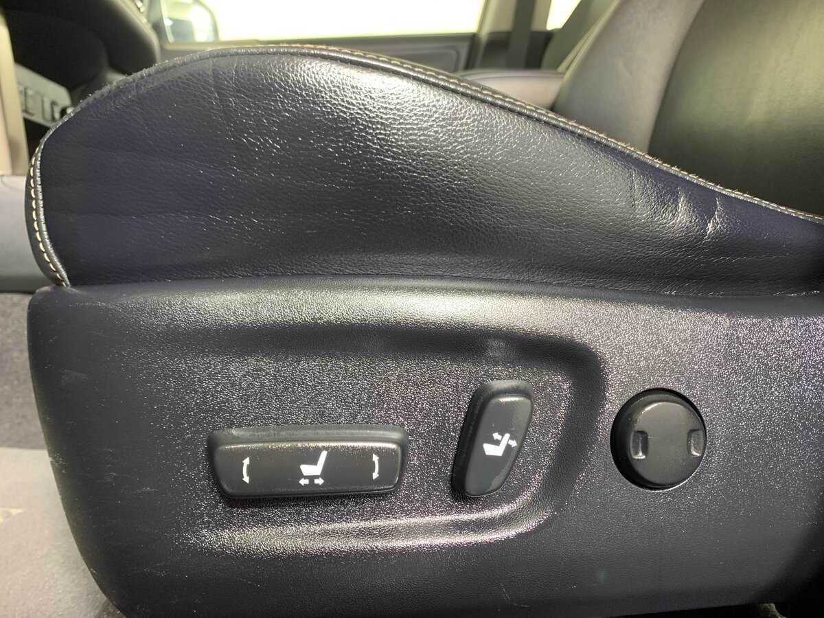 Купить Toyota RAV4 с пробегом. Фото: #16