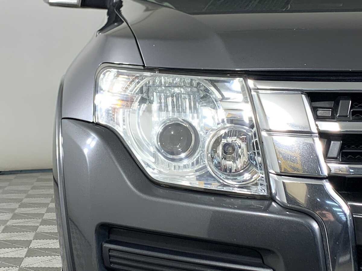 Купить Mitsubishi Pajero с пробегом. Фото: #9