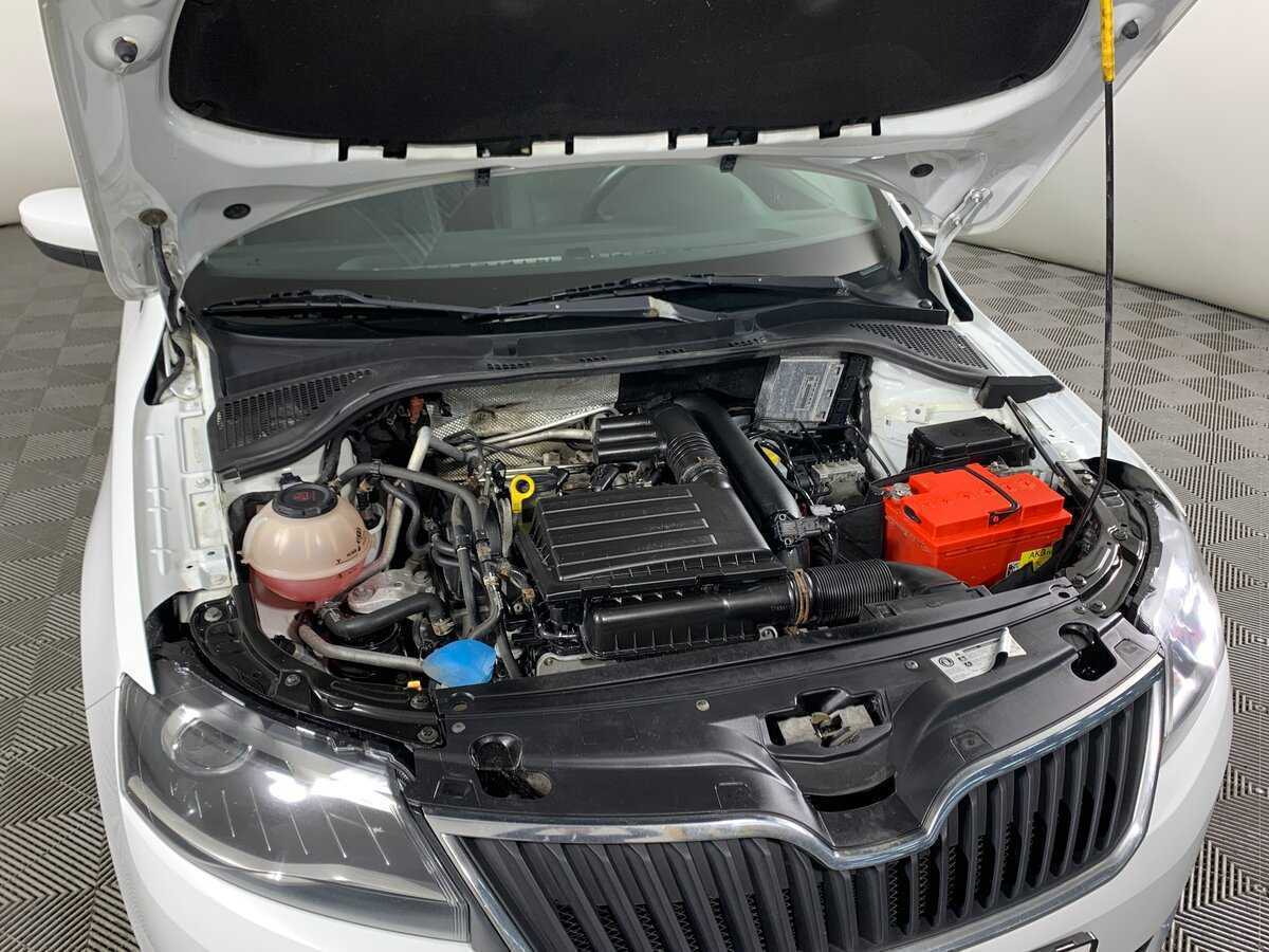 Купить Skoda Rapid с пробегом. Фото: #10