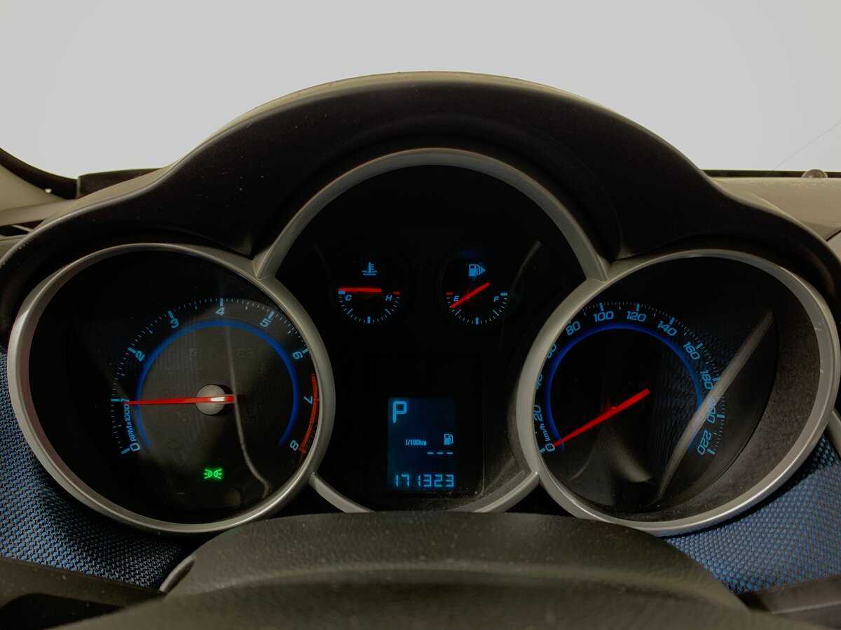 Купить Chevrolet Cruze с пробегом. Фото: #13