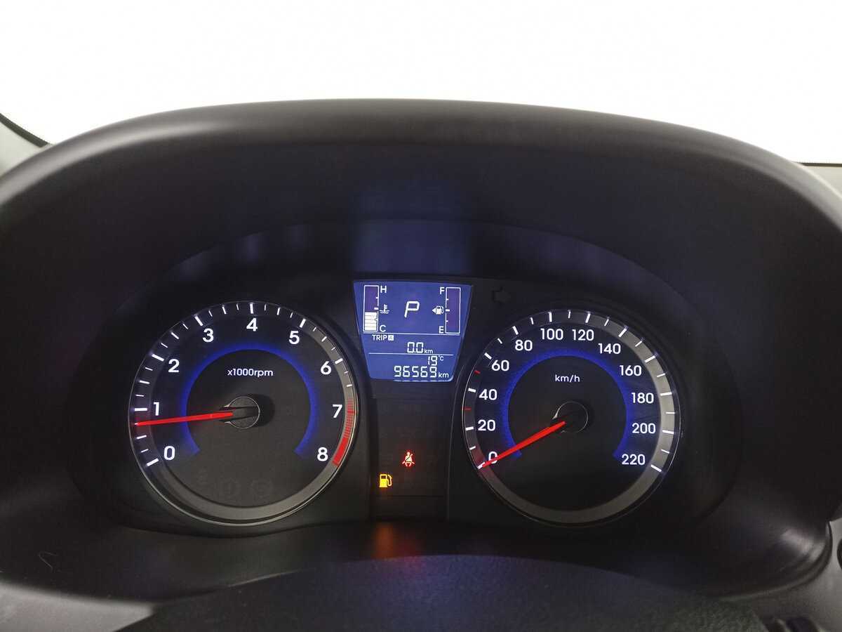 Купить Hyundai Solaris с пробегом. Фото: #9