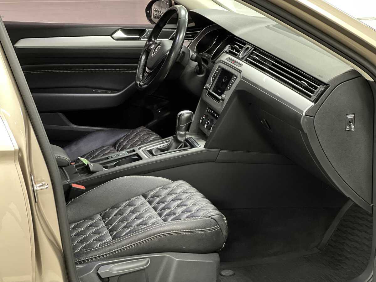 Купить Volkswagen Passat с пробегом. Фото: #10