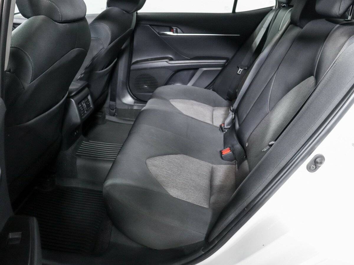 Купить Toyota Camry с пробегом. Фото: #7