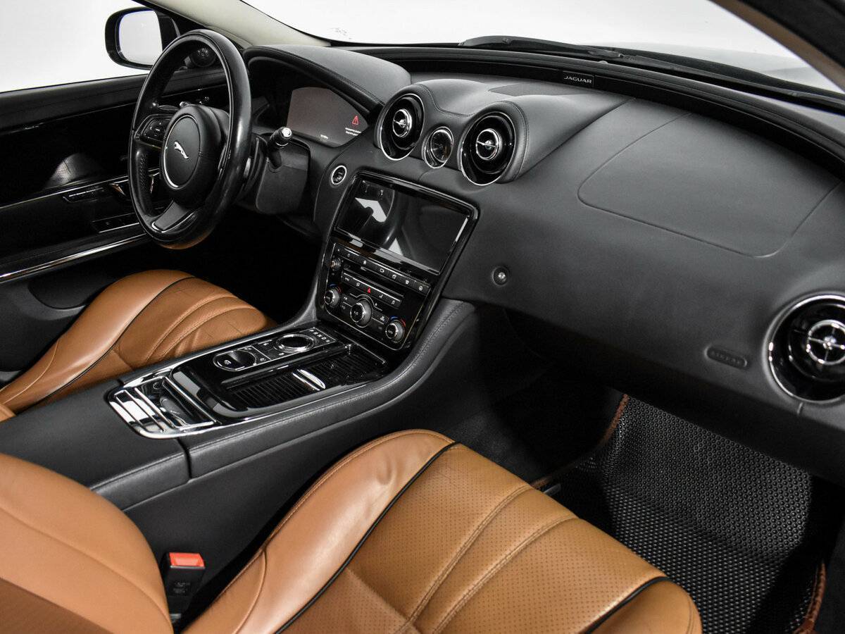 Купить Jaguar XJ с пробегом. Фото: #14
