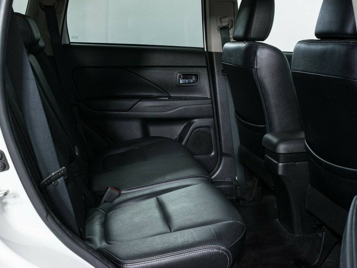 Купить Mitsubishi Outlander с пробегом. Фото: #11