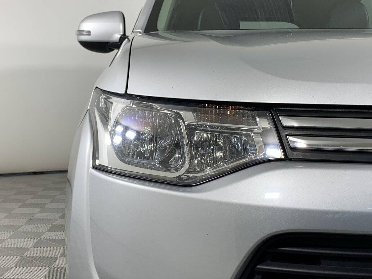 Купить Mitsubishi Outlander с пробегом. Фото: #9