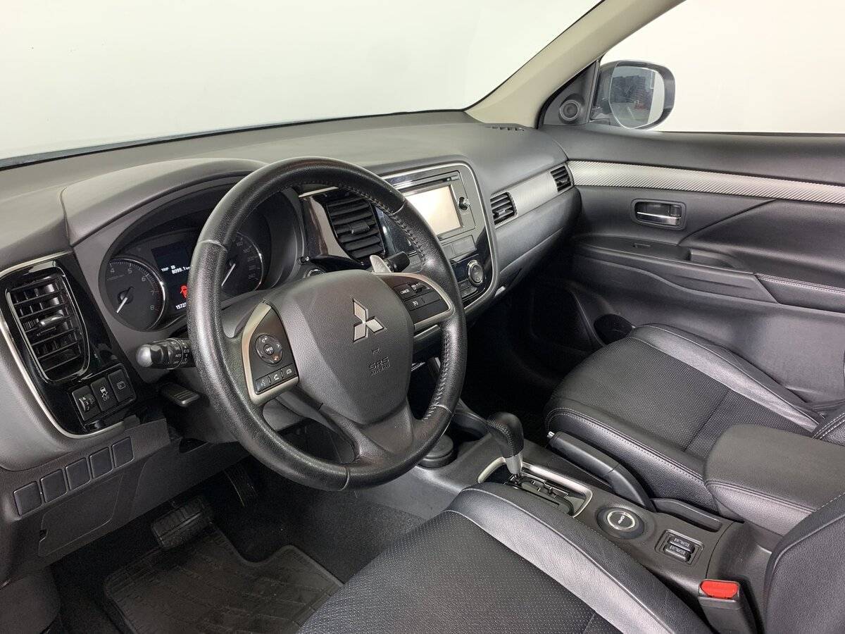 Купить Mitsubishi Outlander с пробегом. Фото: #10